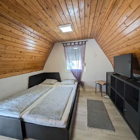 In - Balaton 53551 بيت للعطل *